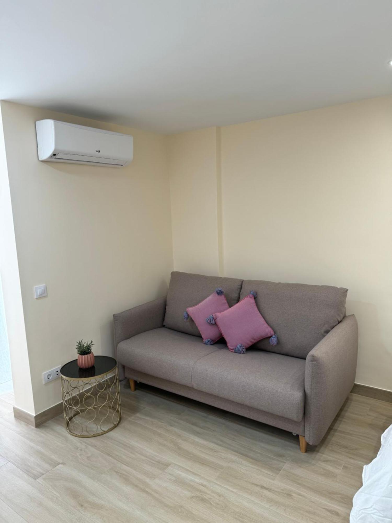 Apartament Alvaro's *